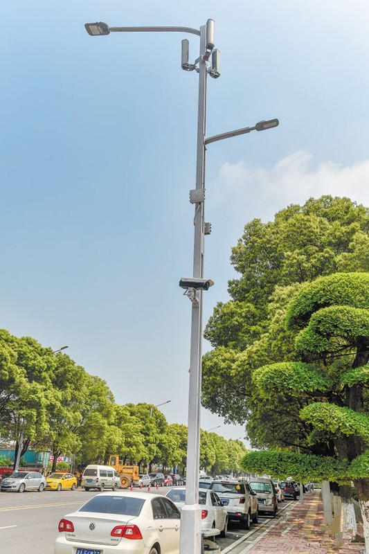 湖(hu)南(nan)首條“智(zhi)慧炤明路(lu)”亮相長沙隆平(ping)高科技園